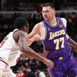 东契奇46+7+11詹姆斯24+5 湖人客场轻取公牛